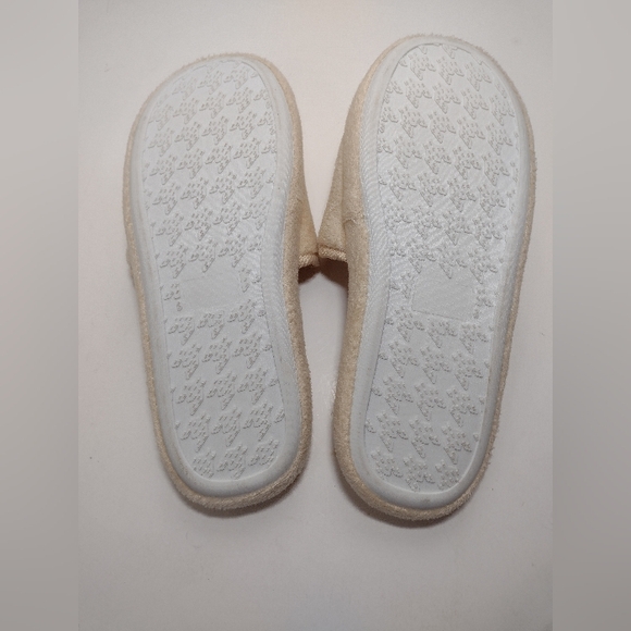Ritz Paris Women's Cream Slippers with Gold Embroidery - Picture 8 of 11